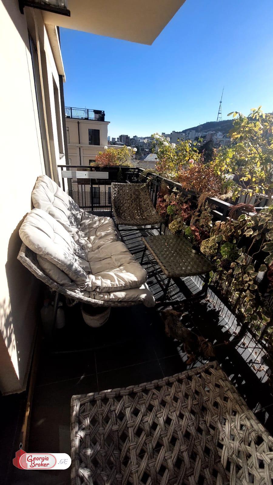 იყიდება ახალი გარემონტებული 3 ოთახიანი ბინა ვაკეში